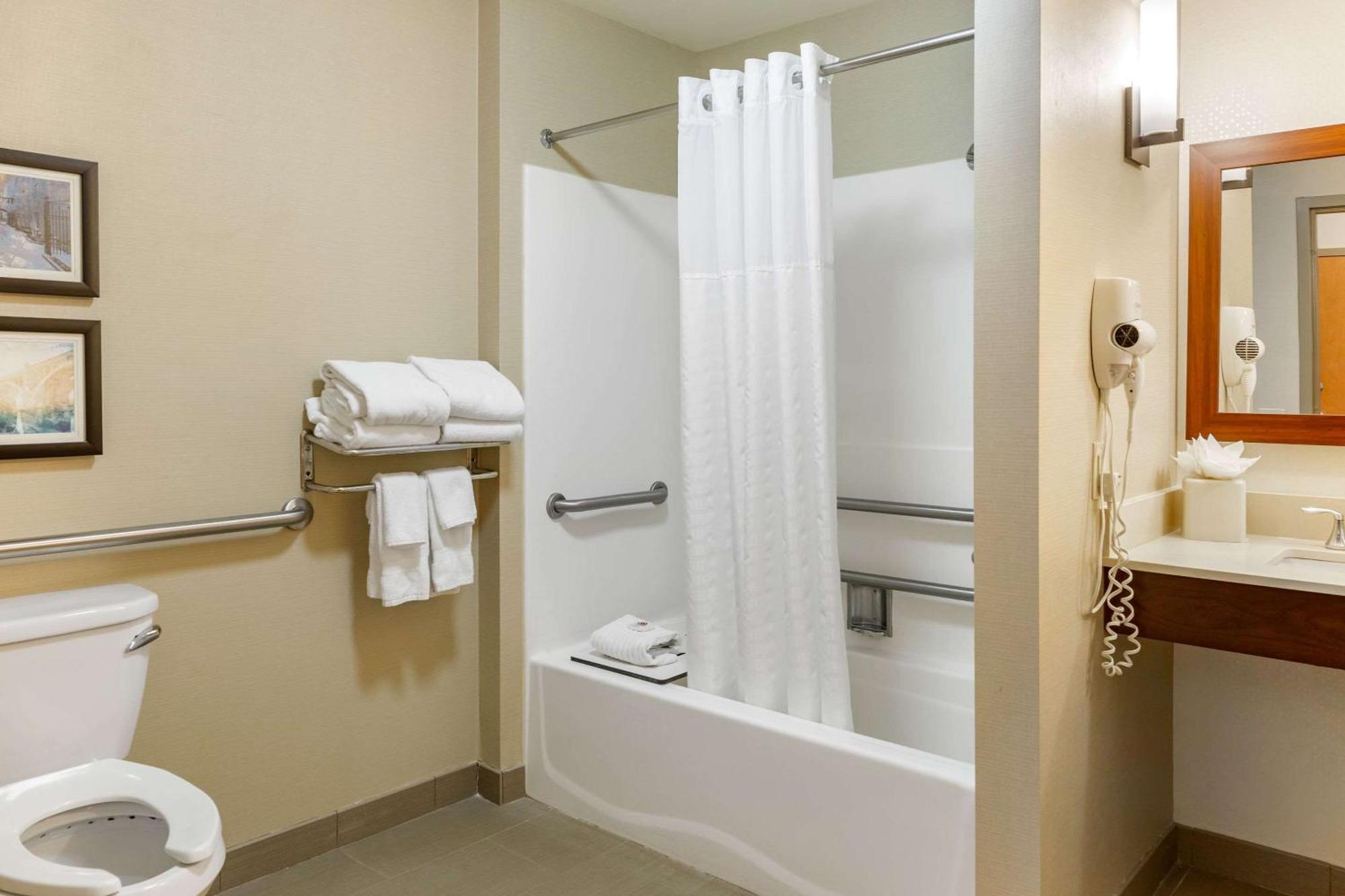 Comfort Suites Lancaster Amish Country Smoketown  Εξωτερικό φωτογραφία