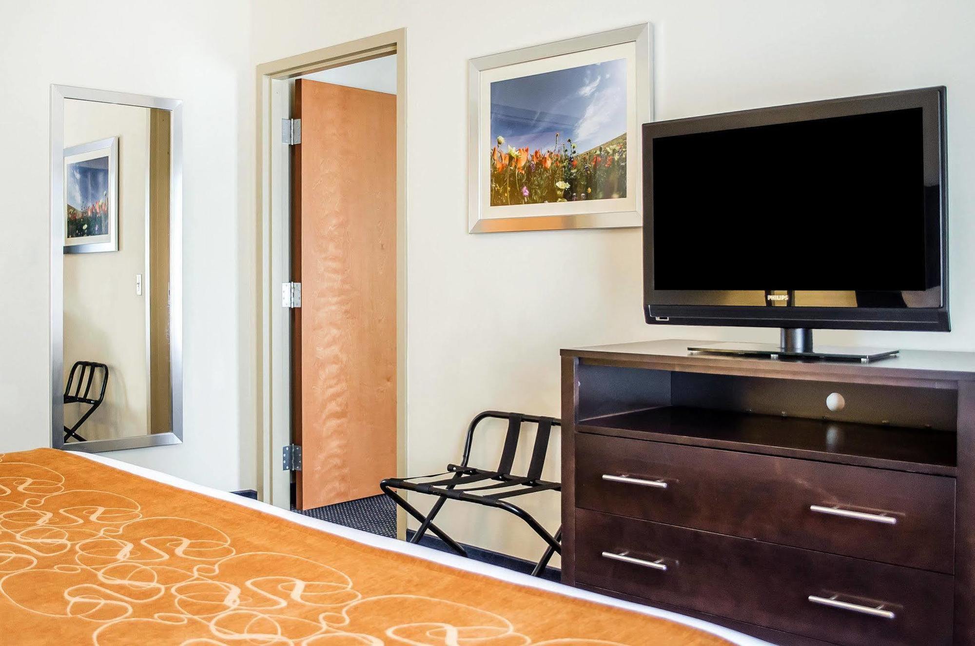 Comfort Suites Lancaster Amish Country Smoketown  Εξωτερικό φωτογραφία