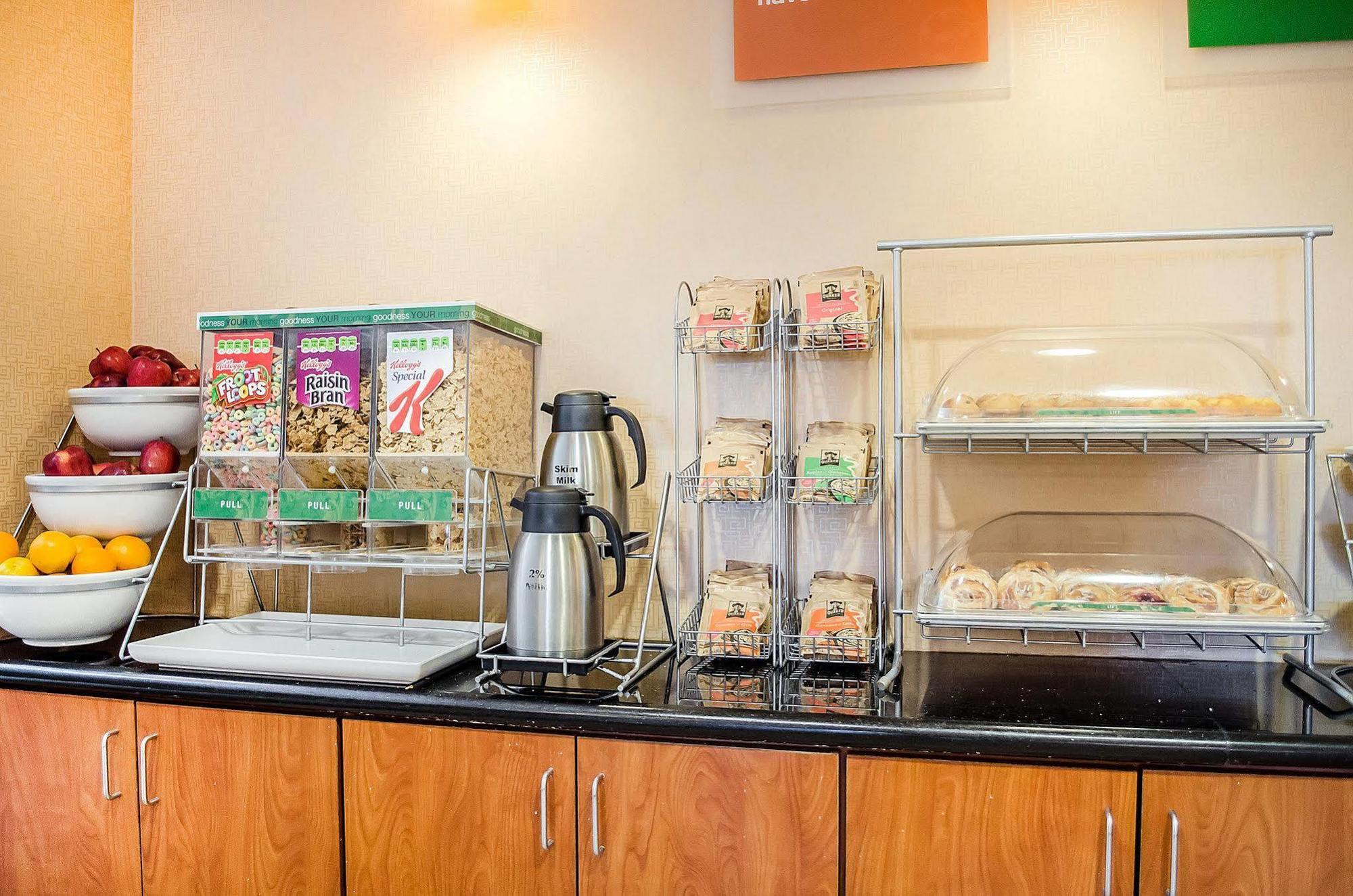 Comfort Suites Lancaster Amish Country Smoketown  Εξωτερικό φωτογραφία